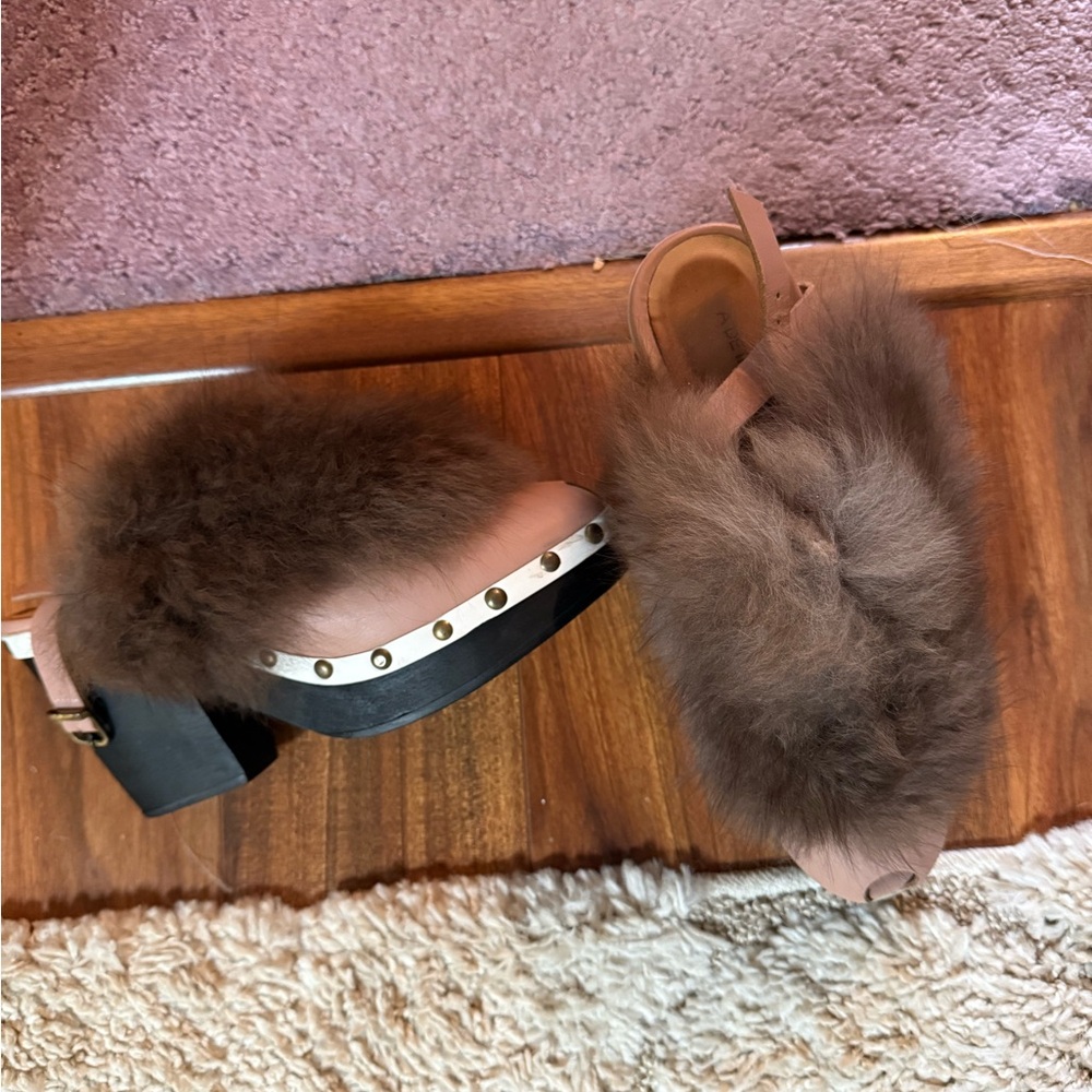 Brown Fur Trimmed a detacher Sandals with Studded Strap